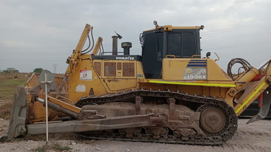 Bulldozer Komatsu para movimiento de tierra